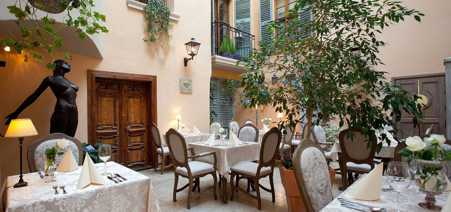 hotel kolegiacki restauracja