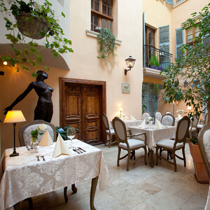 hotel kolegiacki restauracja